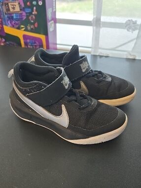 Nike Black and White Kids' Hook-and-Loop Sneakers